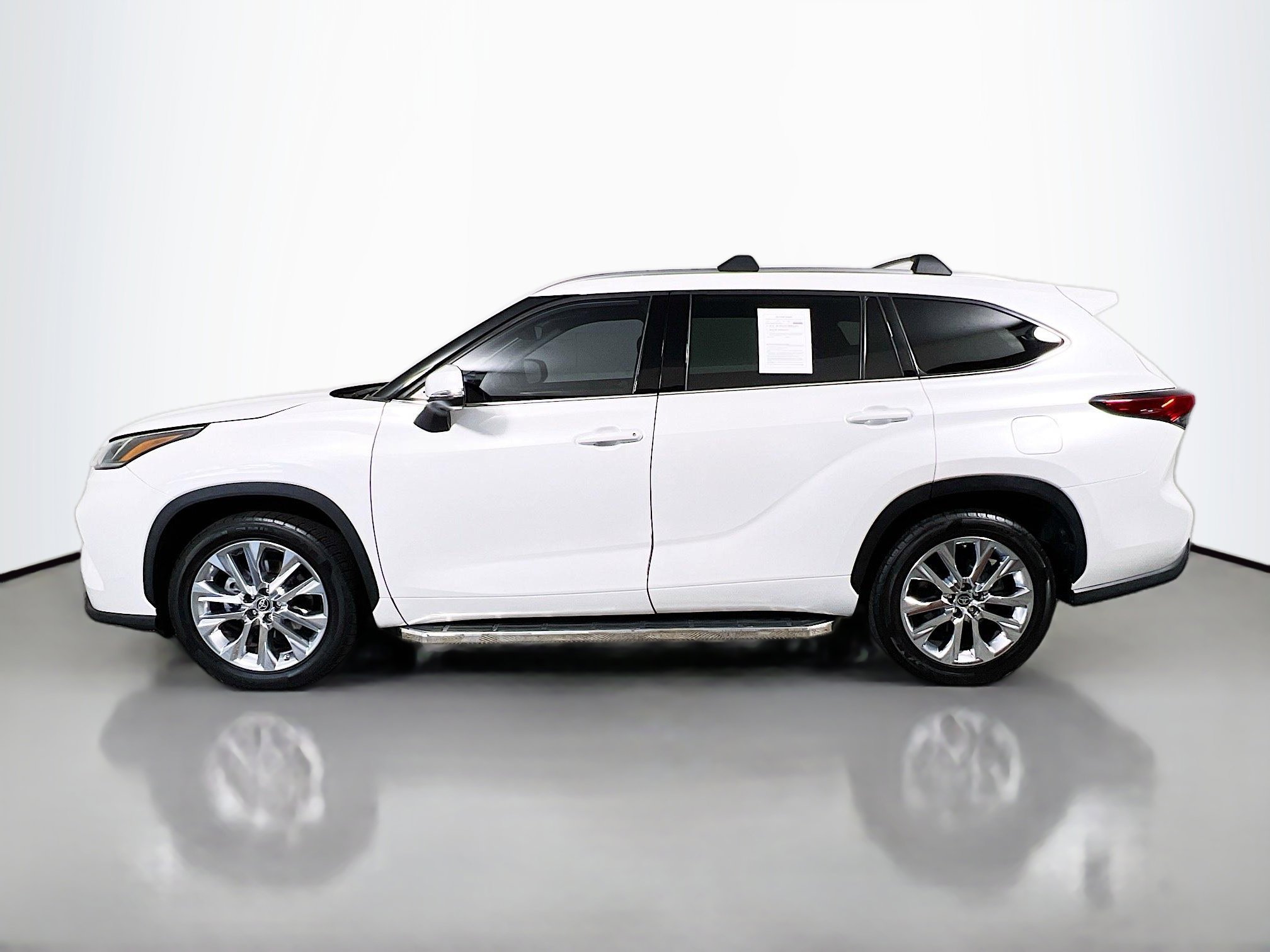 Used 2023 Toyota Highlander Limited FWD image 9