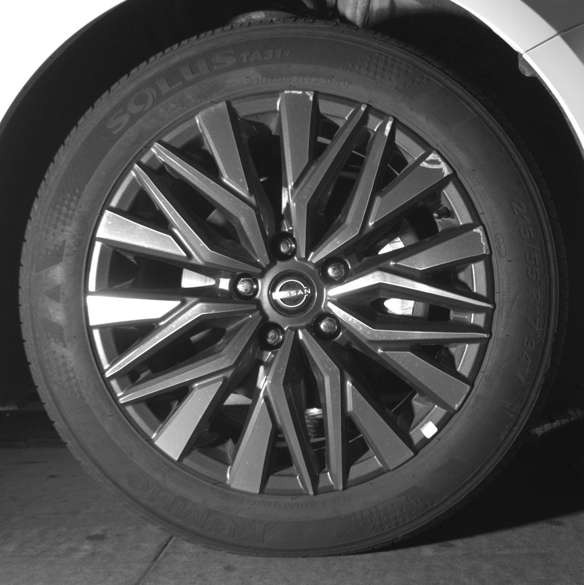 Used 2025 Nissan Altima 2.5 SV FWD image 13