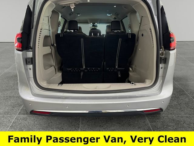 Used 2024 Chrysler Pacifica Touring-L FWD image 14