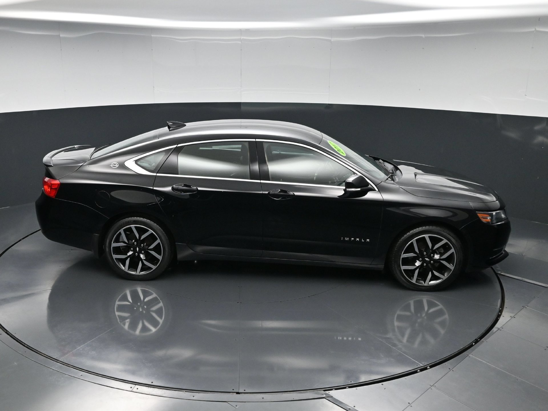 Used 2017 Chevrolet Impala LT FWD image 60