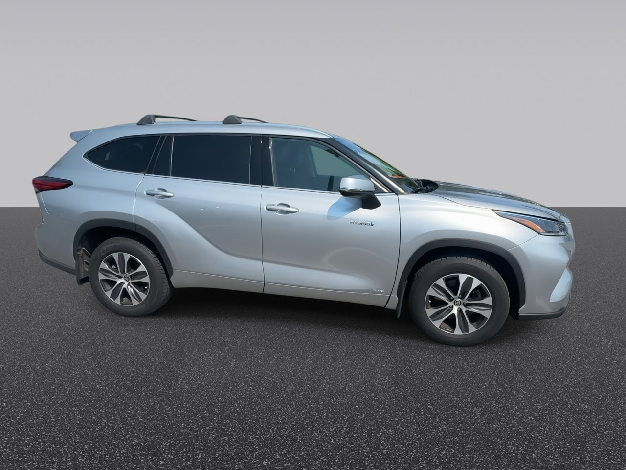 Used 2021 Toyota Highlander XLE AWD/4WD image 10