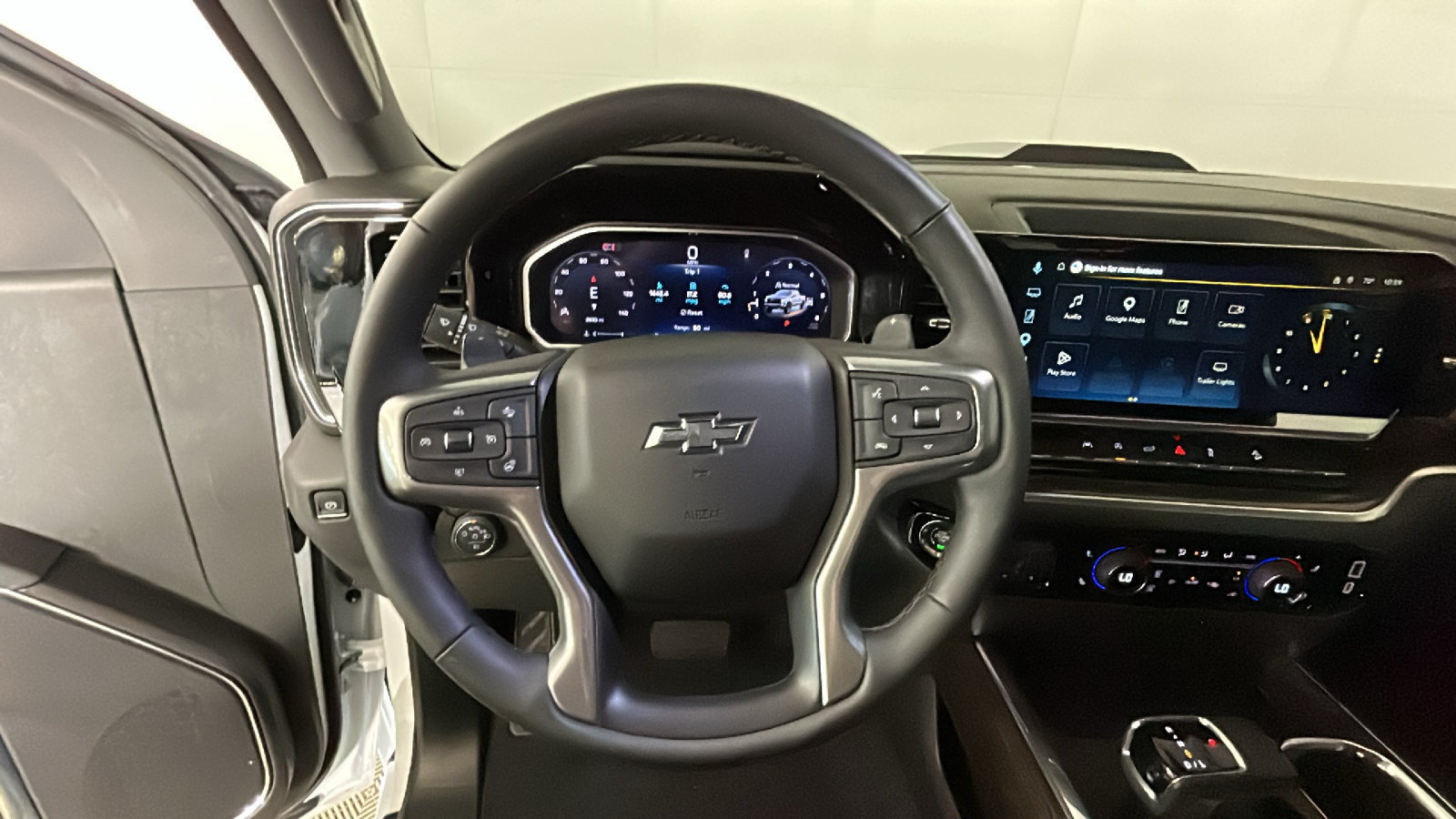 Used 2026 Chevrolet Silverado 1500 LT Trail Boss w/ LPO, Dark Essentials Package AWD/4WD image 17