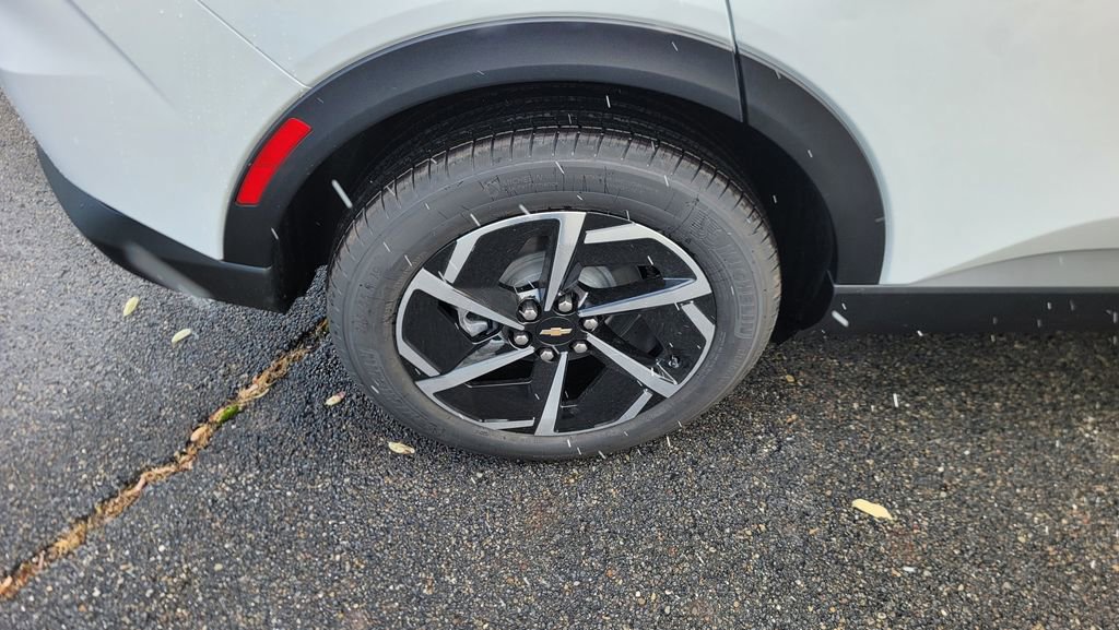 New 2026 Chevrolet Equinox EV LT image 13