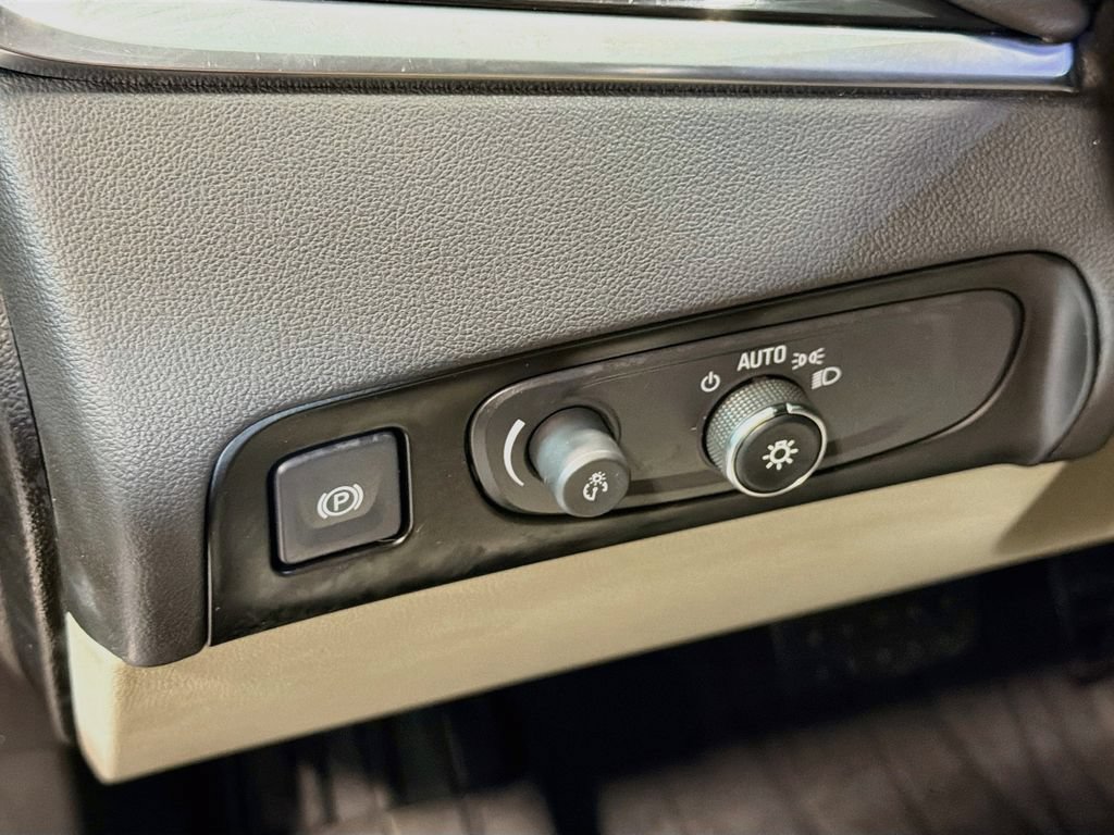 Used 2020 Buick Enclave Essence w/ Sound and Sites Package FWD image 11