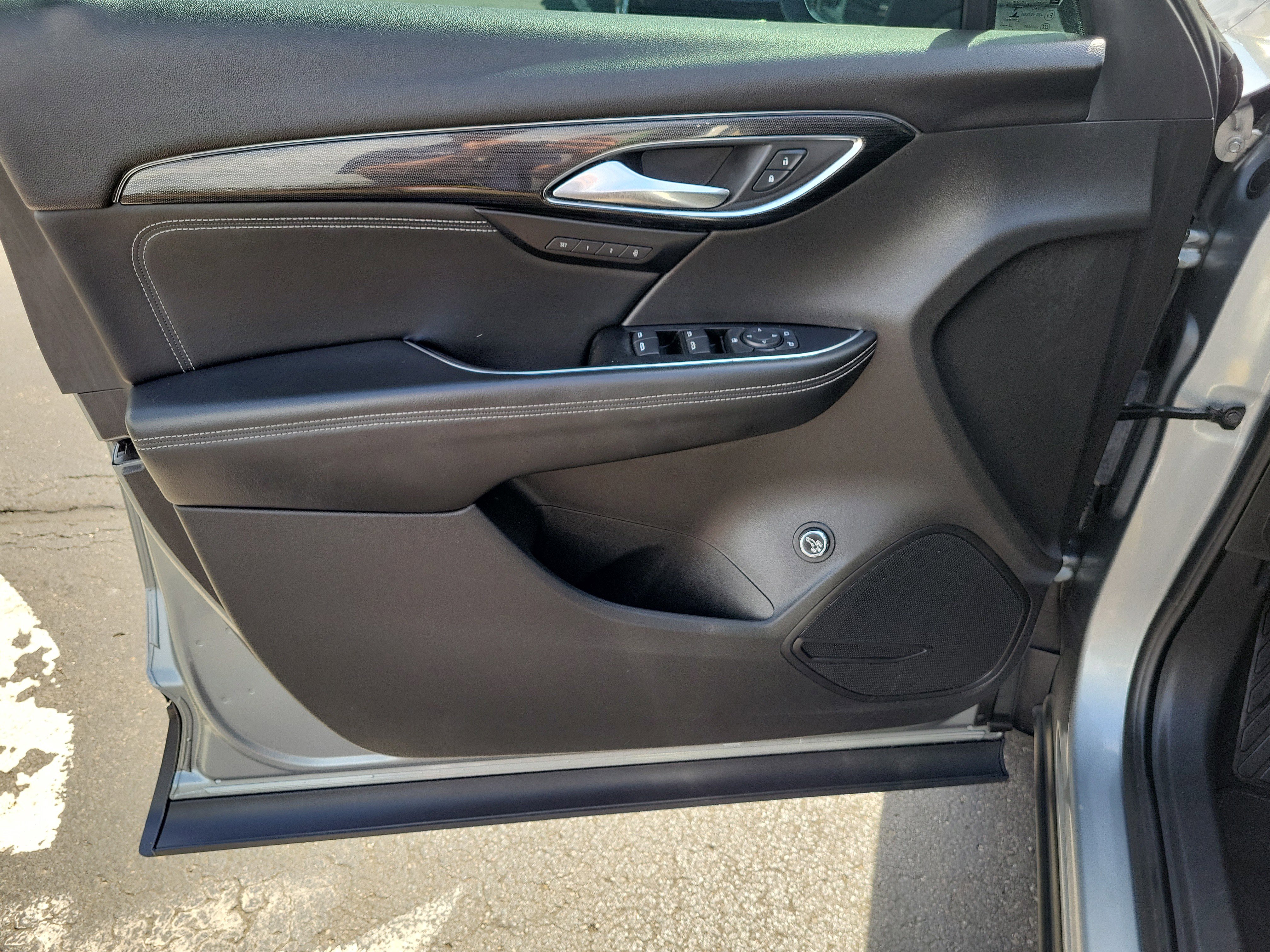 Used 2023 Buick Envision Essence FWD image 19