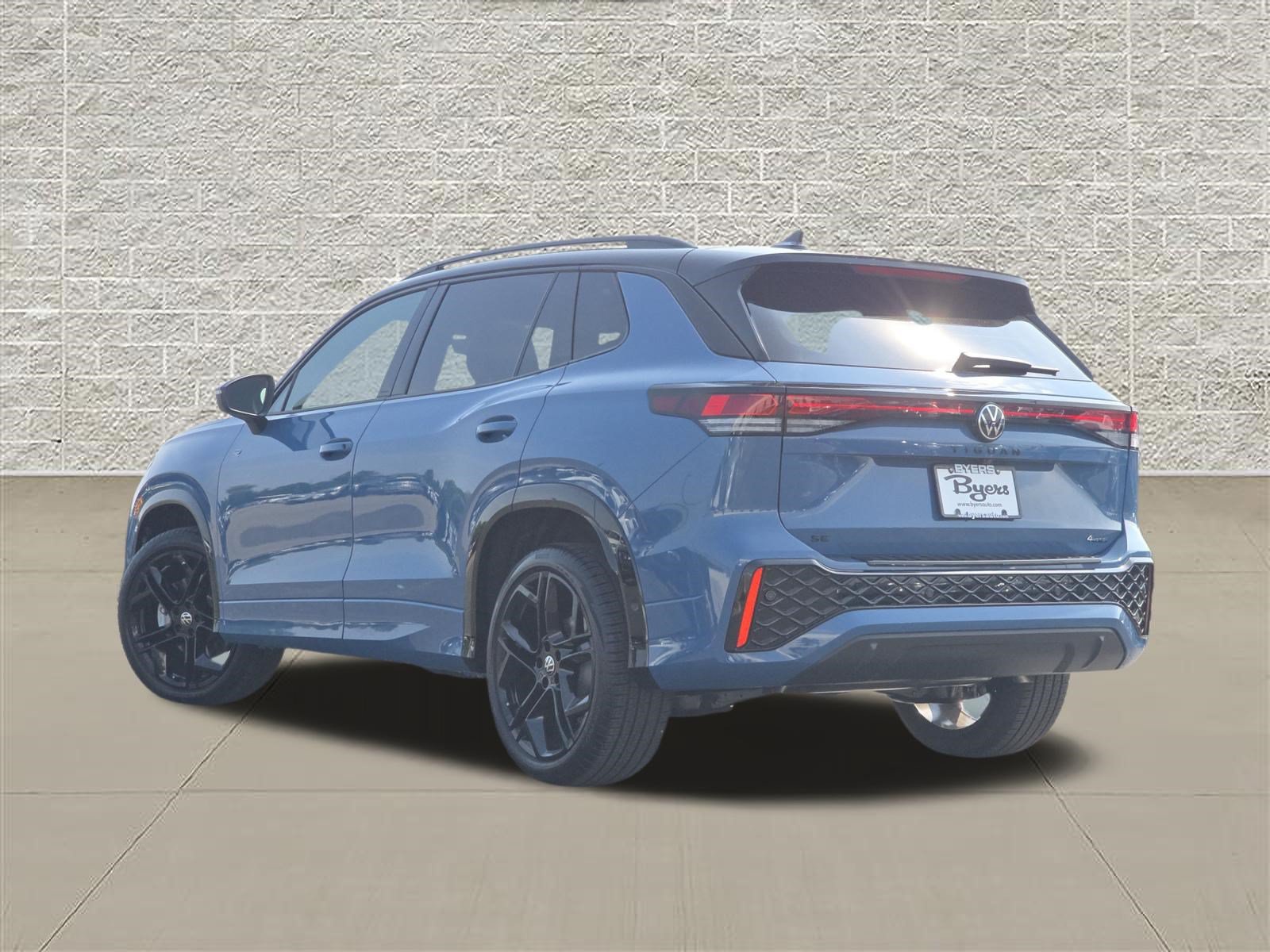 New 2026 Volkswagen Tiguan SE R-Line AWD/4WD image 5
