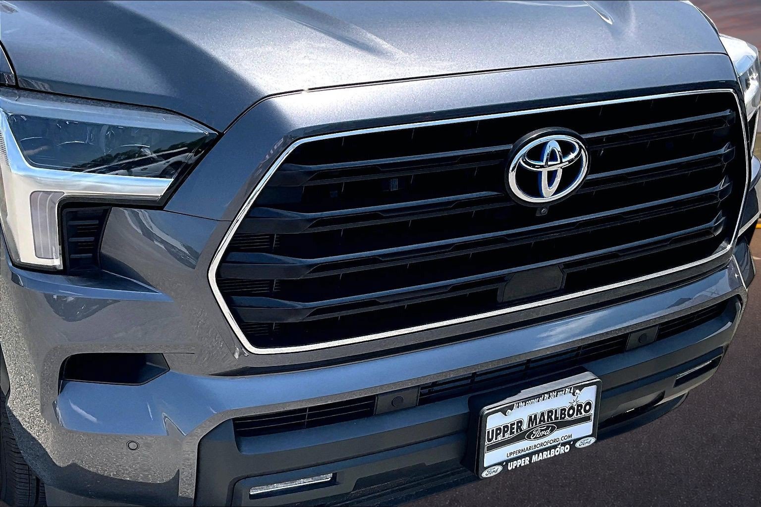 Used 2024 Toyota Sequoia SR5 w/ SR5 Premium Package AWD/4WD image 29