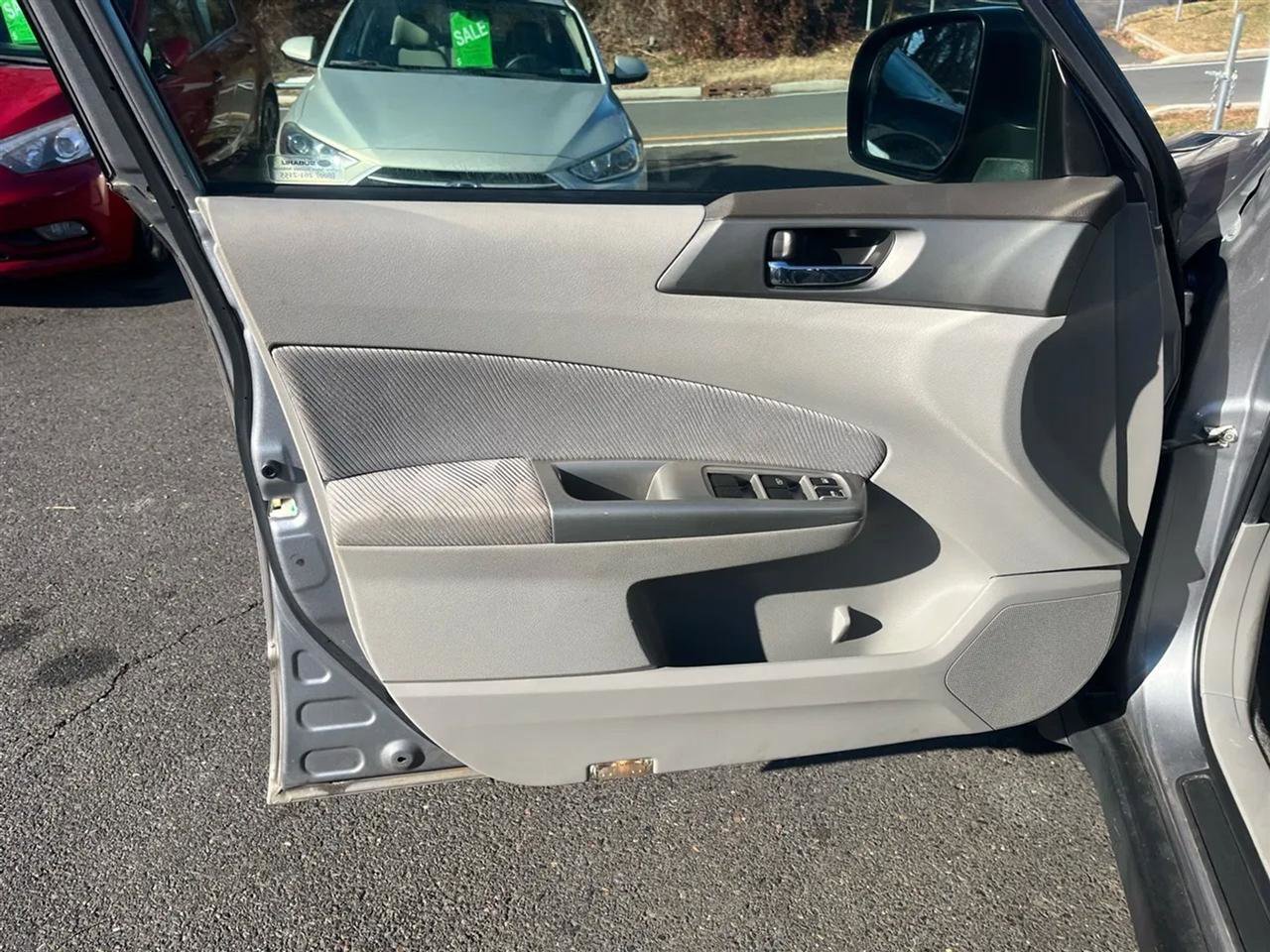 Used 2010 Subaru Forester 2.5X Premium image 11