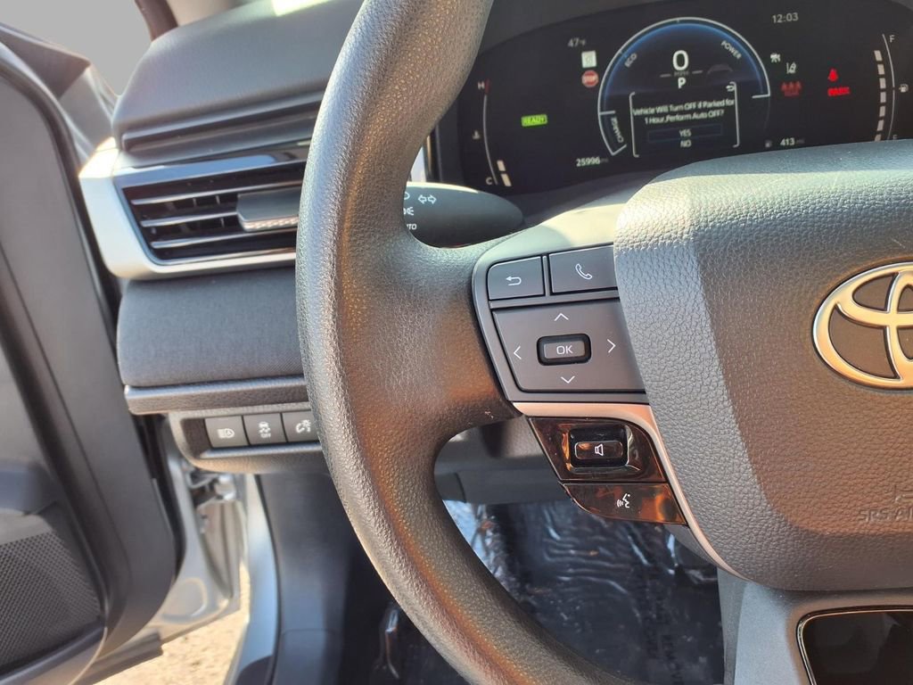 Used 2025 Toyota Camry LE image 11