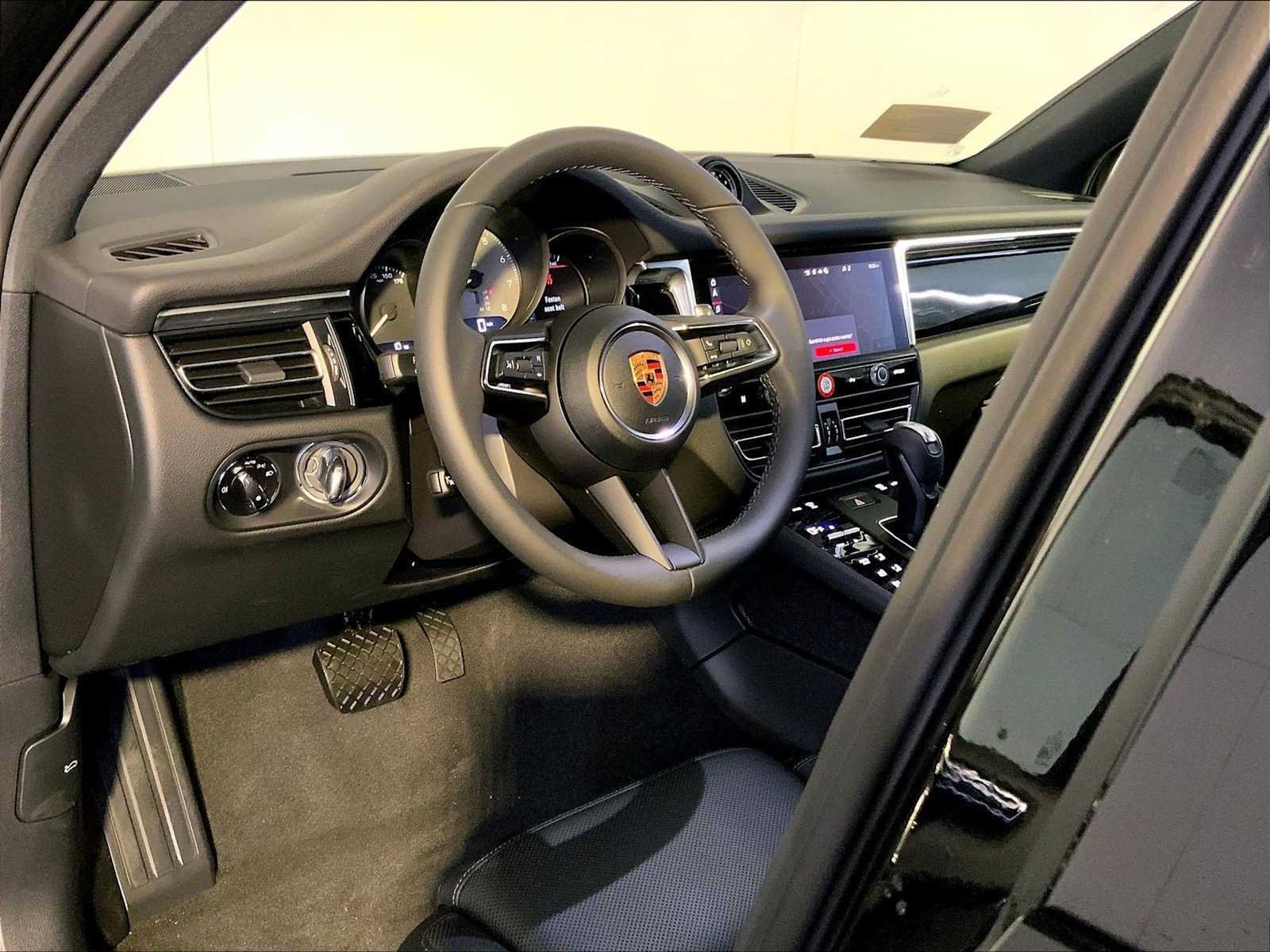 New 2026 Porsche Macan S AWD/4WD image 4