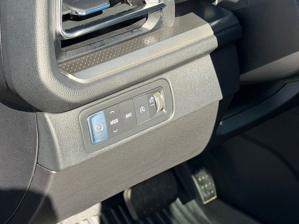 Used 2026 Chevrolet Traverse LT w/ Midnight/Sport Edition AWD/4WD image 33