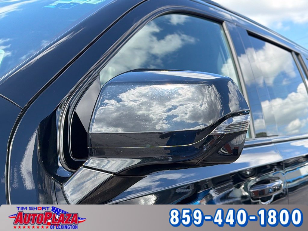 Used 2024 GMC Yukon XL AT4 w/ AT4 Premium Plus Package AWD/4WD image 13