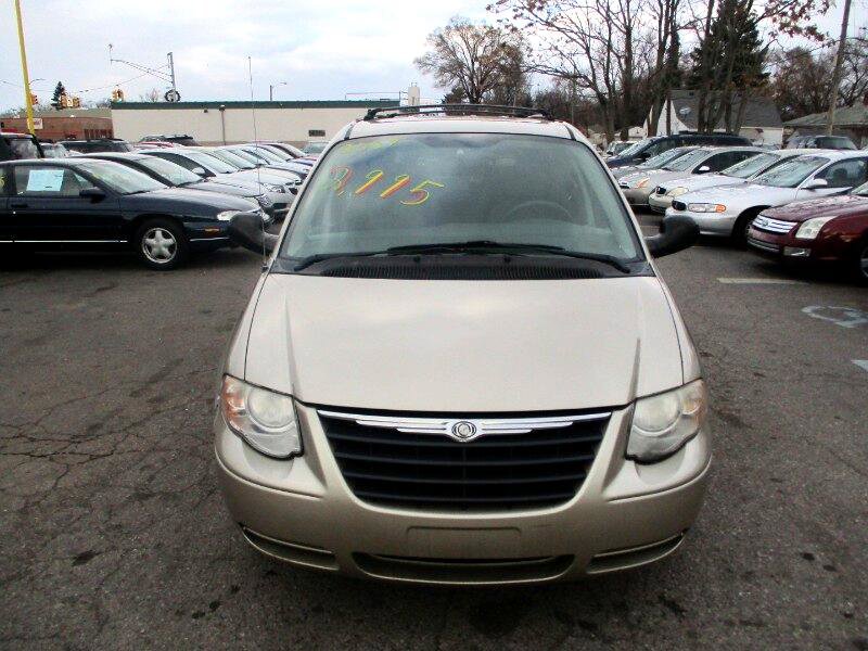 Used 2007 Chrysler Town & Country Touring image 3