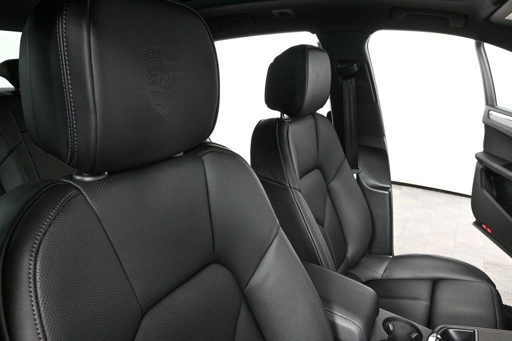 Certified 2026 Porsche Macan AWD/4WD image 24