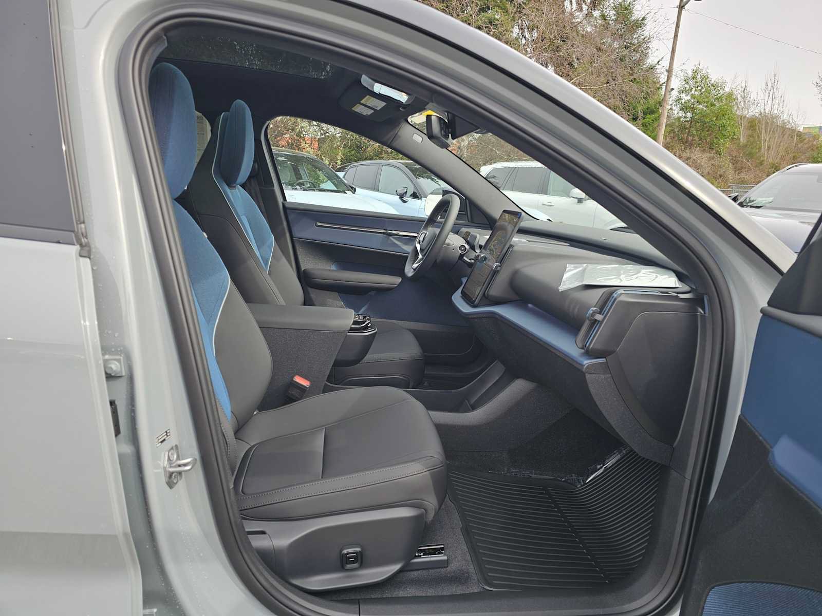 New 2026 Volvo EX30 Cross Country Ultra w/ Protection Package Premier AWD/4WD image 11