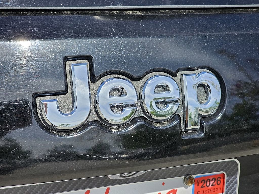 Used 2020 Jeep Grand Cherokee Laredo w/ 18" Wheel & 8.4" Radio Group image 12