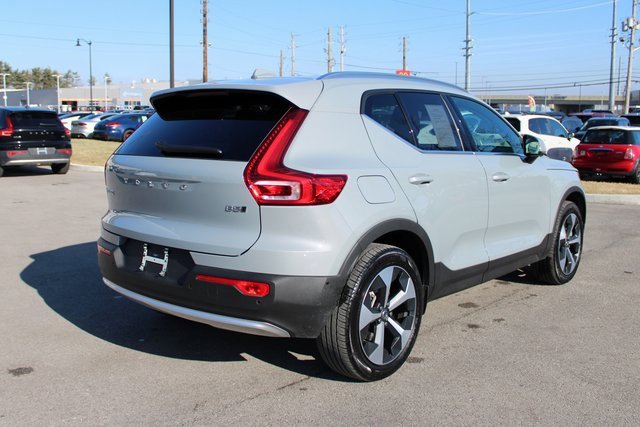 Used 2025 Volvo XC40 B5 Plus image 45