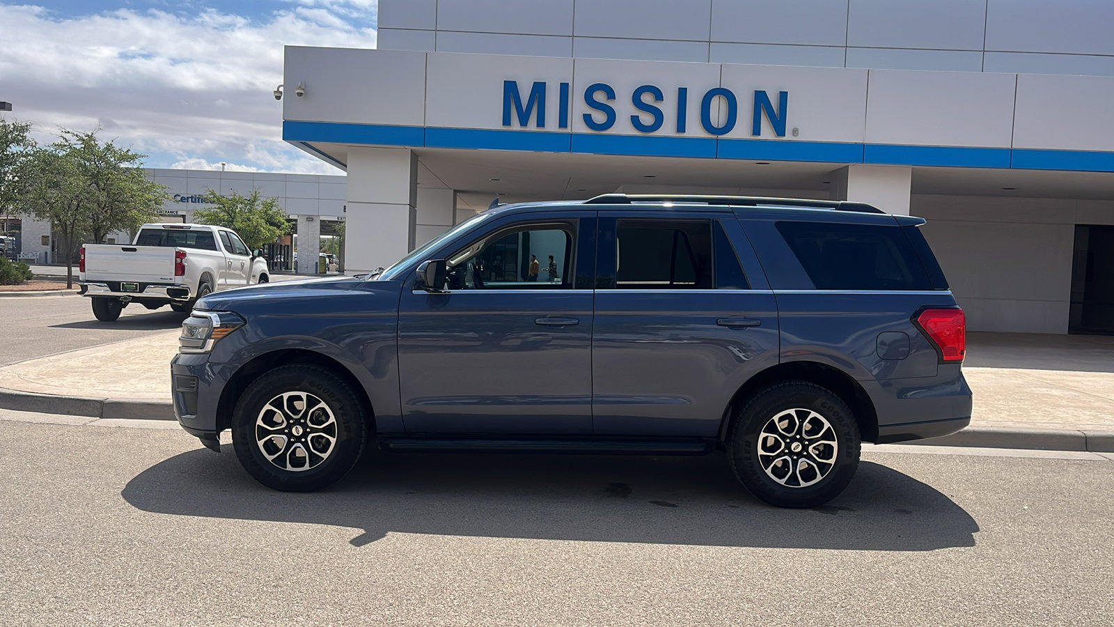 Used 2023 Ford Expedition XLT RWD image 4