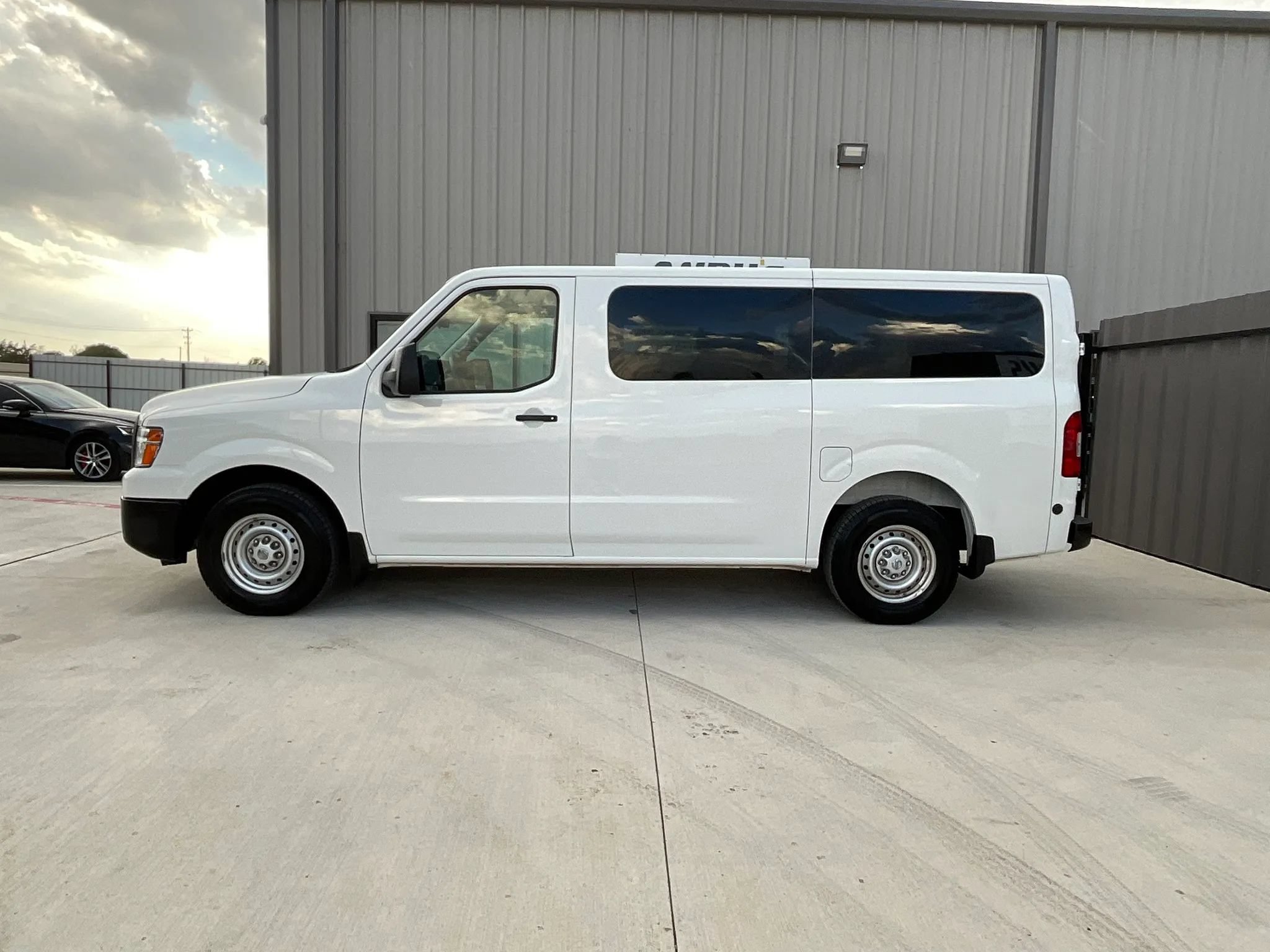 Used 2018 Nissan NV 3500 S RWD image 5