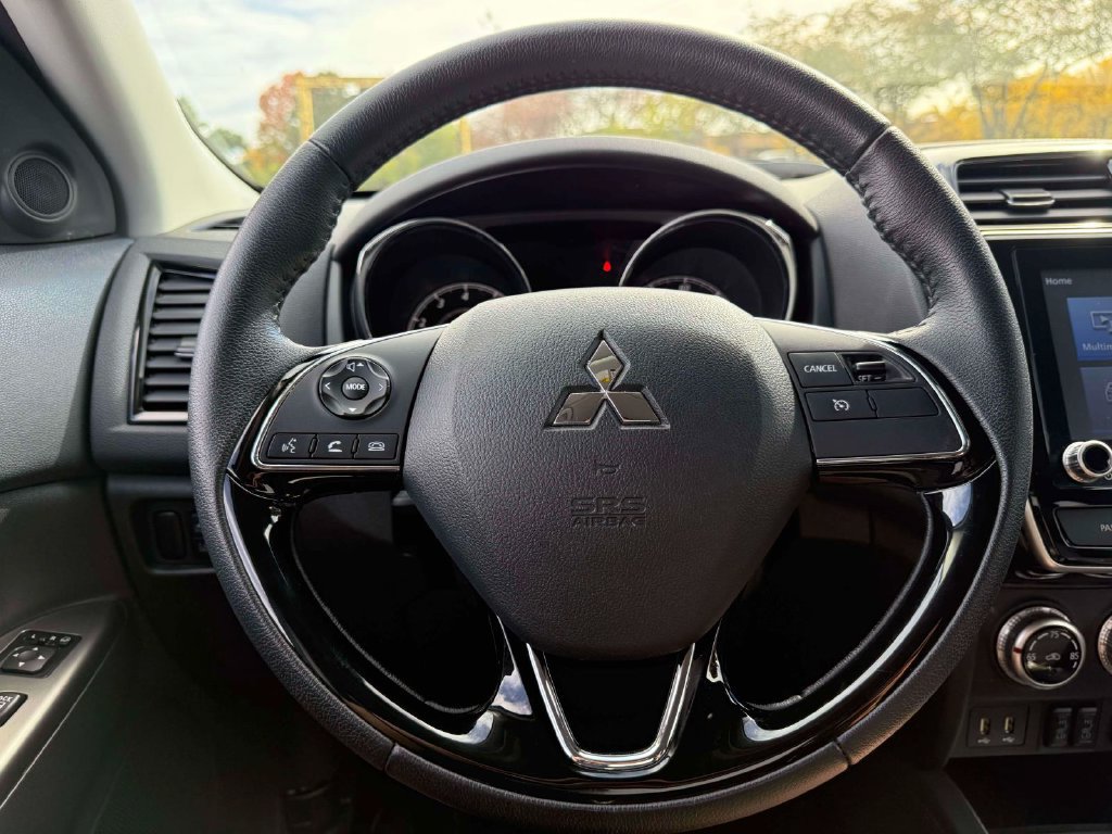Used 2025 Mitsubishi Outlander Sport SE AWD/4WD image 19