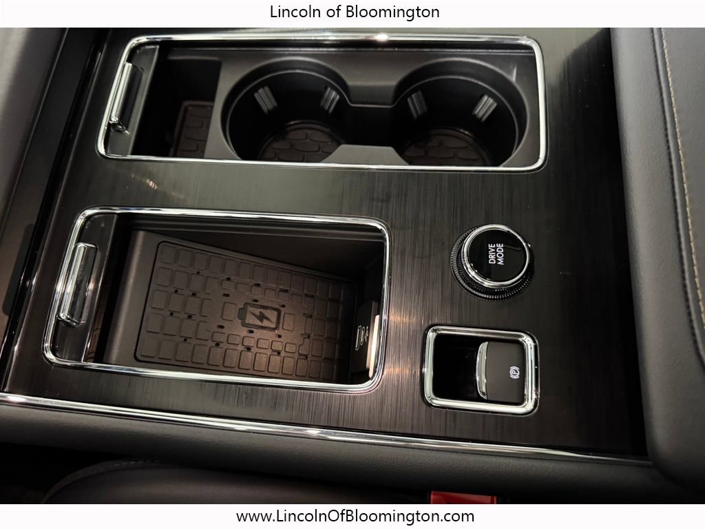New 2026 Lincoln Aviator AWD w/ Jet Appearance Package image 36