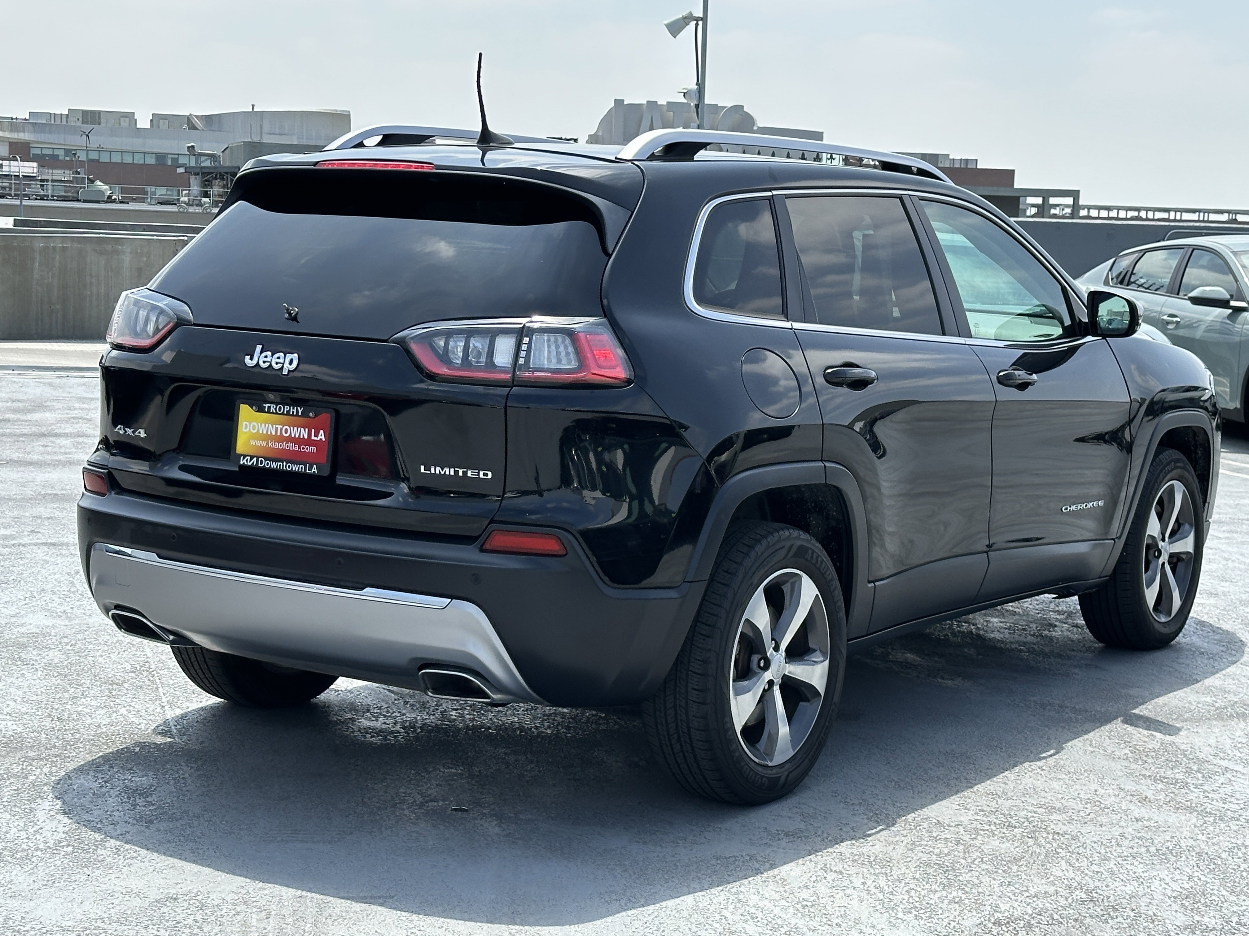 Used 2019 Jeep Cherokee Limited AWD/4WD image 7