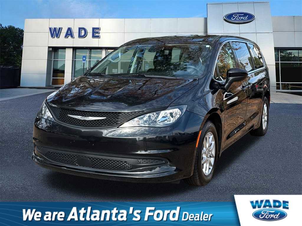 Used 2023 Chrysler Voyager LX image 1