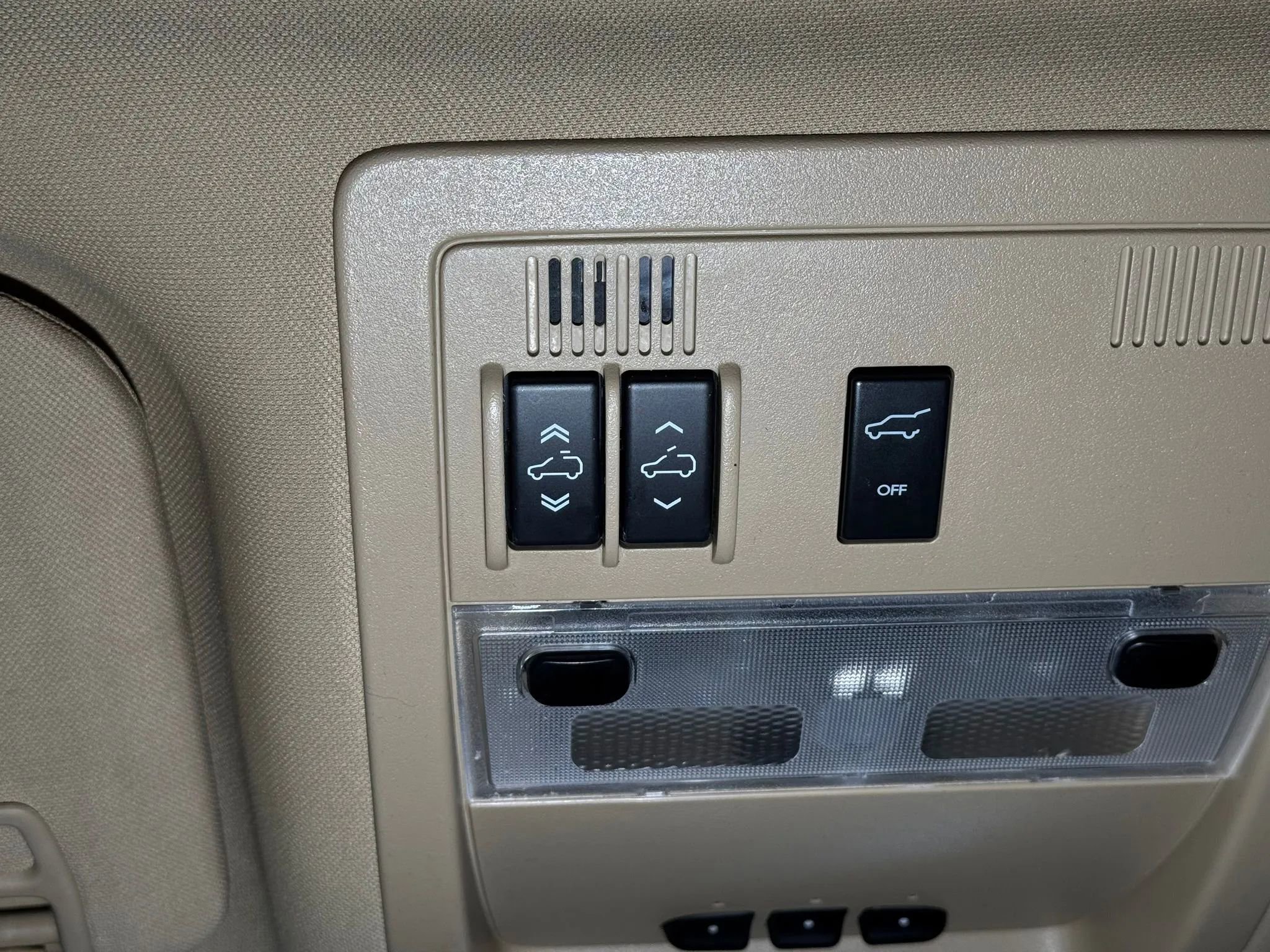 Used 2012 Chevrolet Suburban LTZ image 32