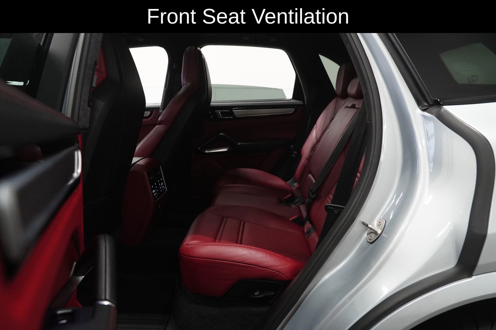 Used 2022 Porsche Cayenne Turbo S image 16