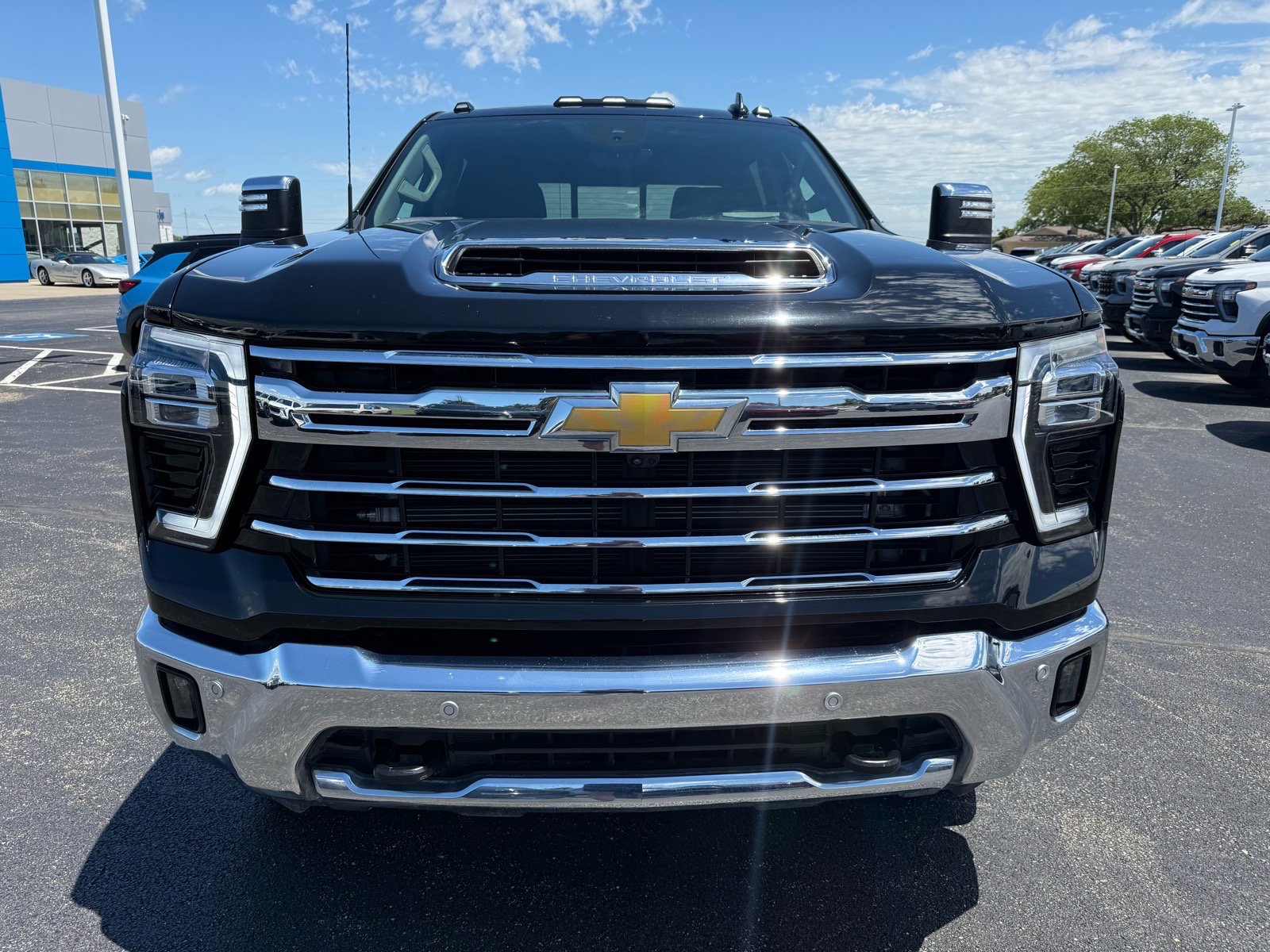 Used 2024 Chevrolet Silverado 3500 LTZ w/ LTZ Plus Package AWD/4WD image 8