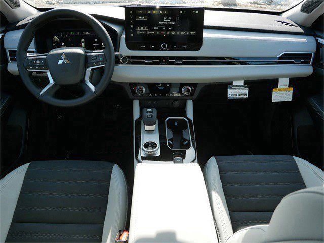 New 2026 Mitsubishi Outlander SE image 7