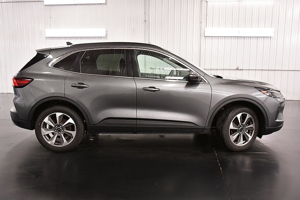 Used 2024 Ford Escape Platinum AWD/4WD image 9