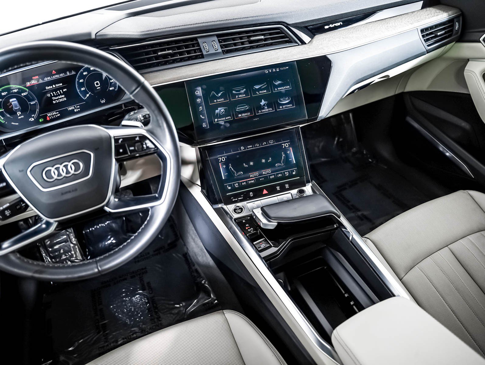 Used 2024 Audi Q8 e-tron Premium Plus w/ Premium Plus Package AWD/4WD image 17
