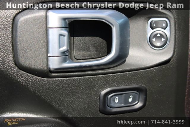 Used 2022 Jeep Gladiator Willys image 16