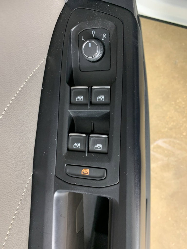 Used 2021 Volkswagen Atlas SEL R-Line image 19