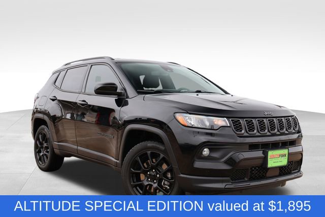 Used 2024 Jeep Compass Latitude w/ Altitude Special Edition image 1