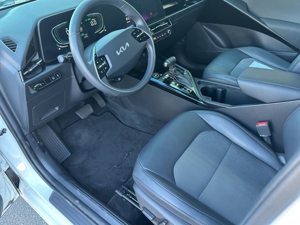 Used 2024 Kia Niro EX image 16