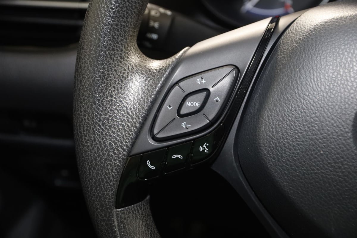 Used 2021 Toyota C-HR LE FWD image 28