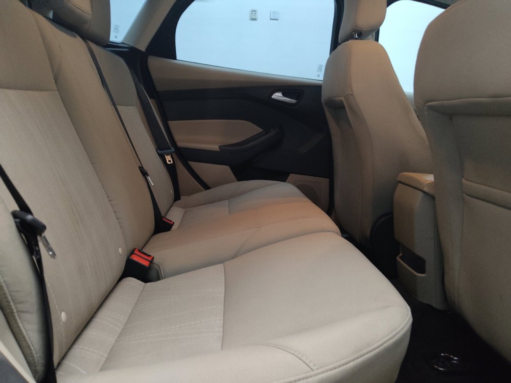Used 2018 Ford Focus SE FWD image 19
