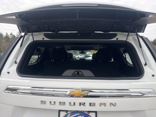 Used 2022 Chevrolet Suburban LT w/ LT Signature Plus Package image 28