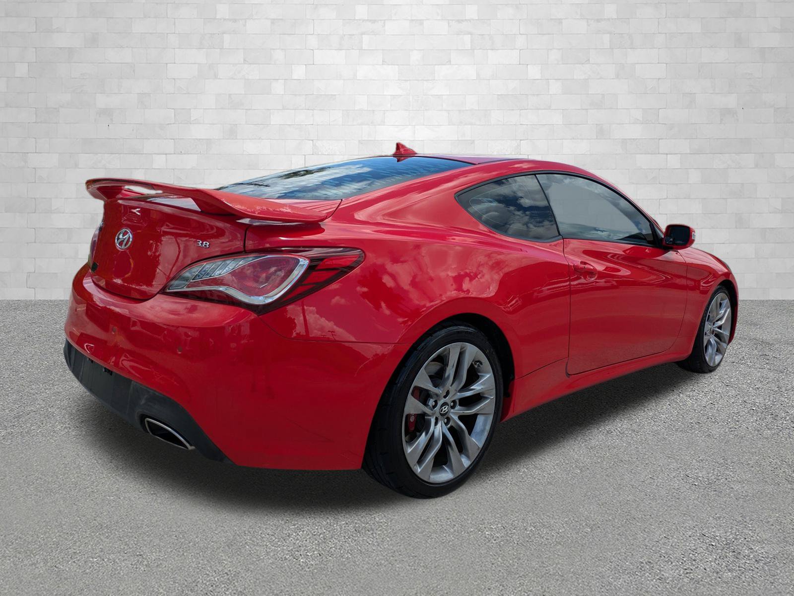 Used 2015 Hyundai Genesis 3.8 RWD image 2