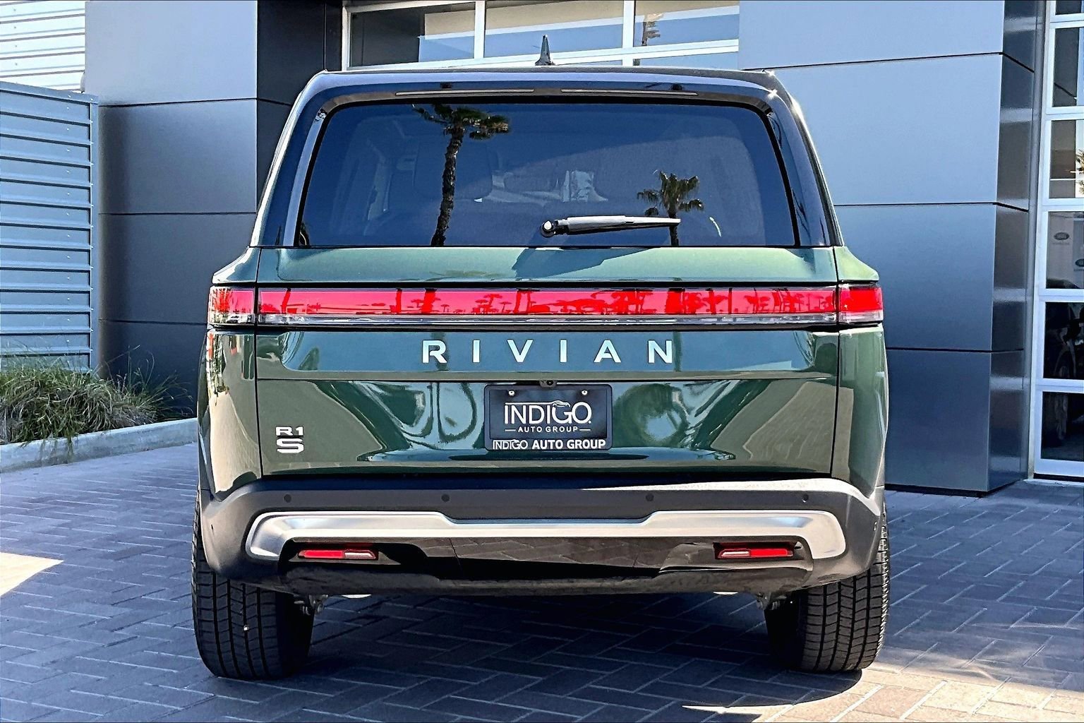 Used 2024 Rivian R1S Adventure AWD/4WD image 4