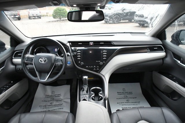 Used 2020 Toyota Camry XLE image 10