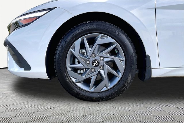 Used 2024 Hyundai Elantra Blue FWD image 21