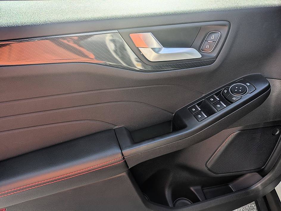 Used 2024 Ford Escape ST-Line w/ Tech Pack #1 FWD image 13