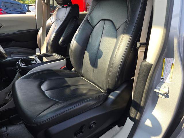 Certified 2020 Chrysler Pacifica Touring-L FWD image 28