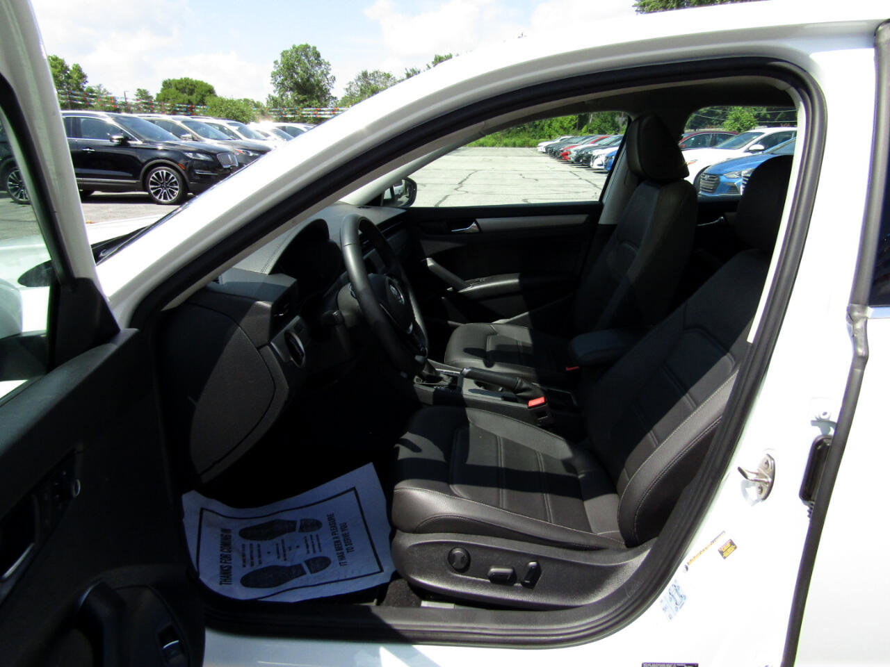 Used 2022 Volkswagen Passat 2.0T SE image 17