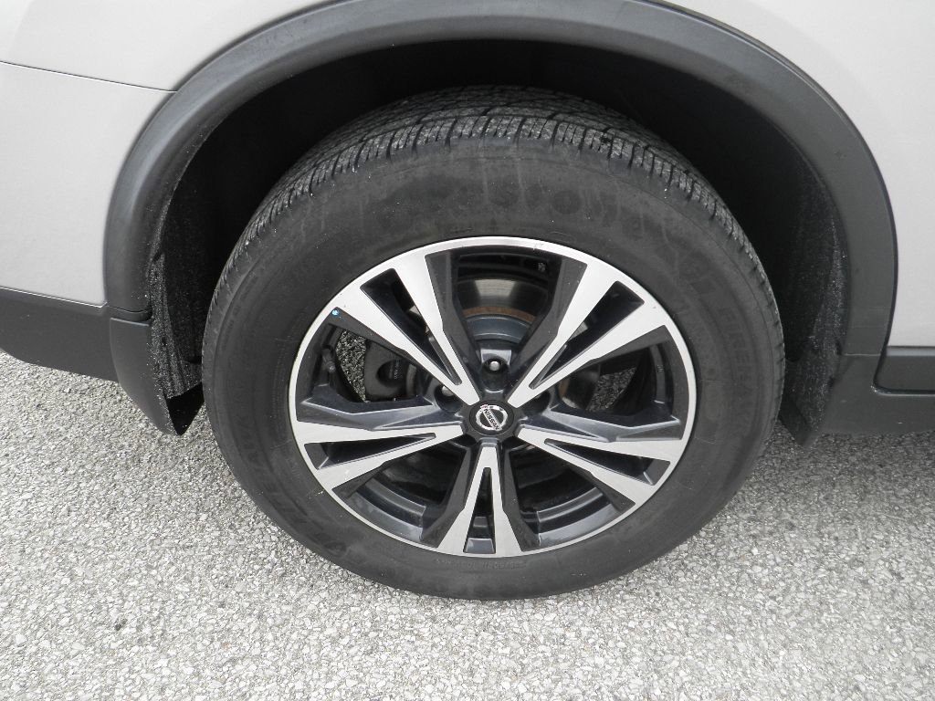 Used 2020 Nissan Rogue SV w/ Sun & Sound Touring Package image 10