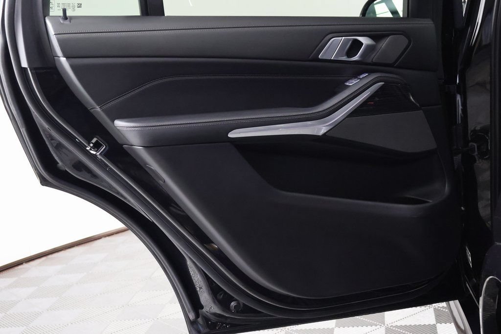 Used 2024 BMW X7 xDrive40i w/ Executive Package AWD/4WD image 14