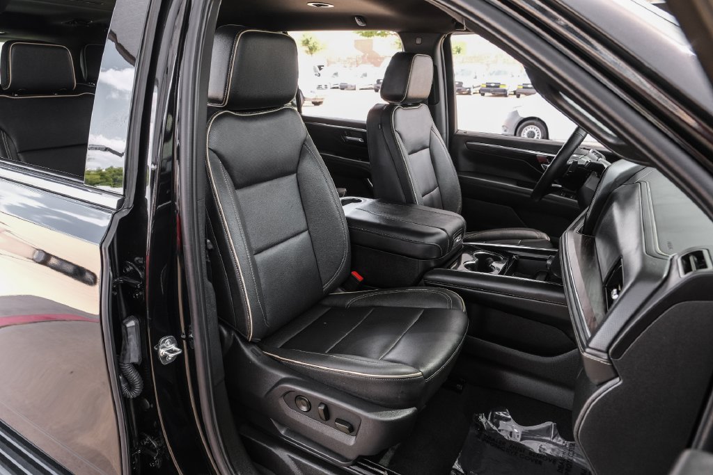 Used 2026 Chevrolet Suburban Premier AWD/4WD image 28